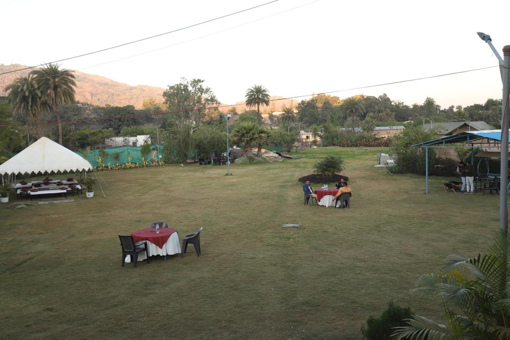 Far Out Field Resort Mount Abu Exterior photo